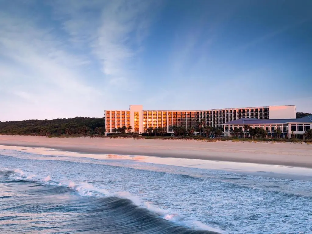 Panoramic view of the Hilton building looking over the beach