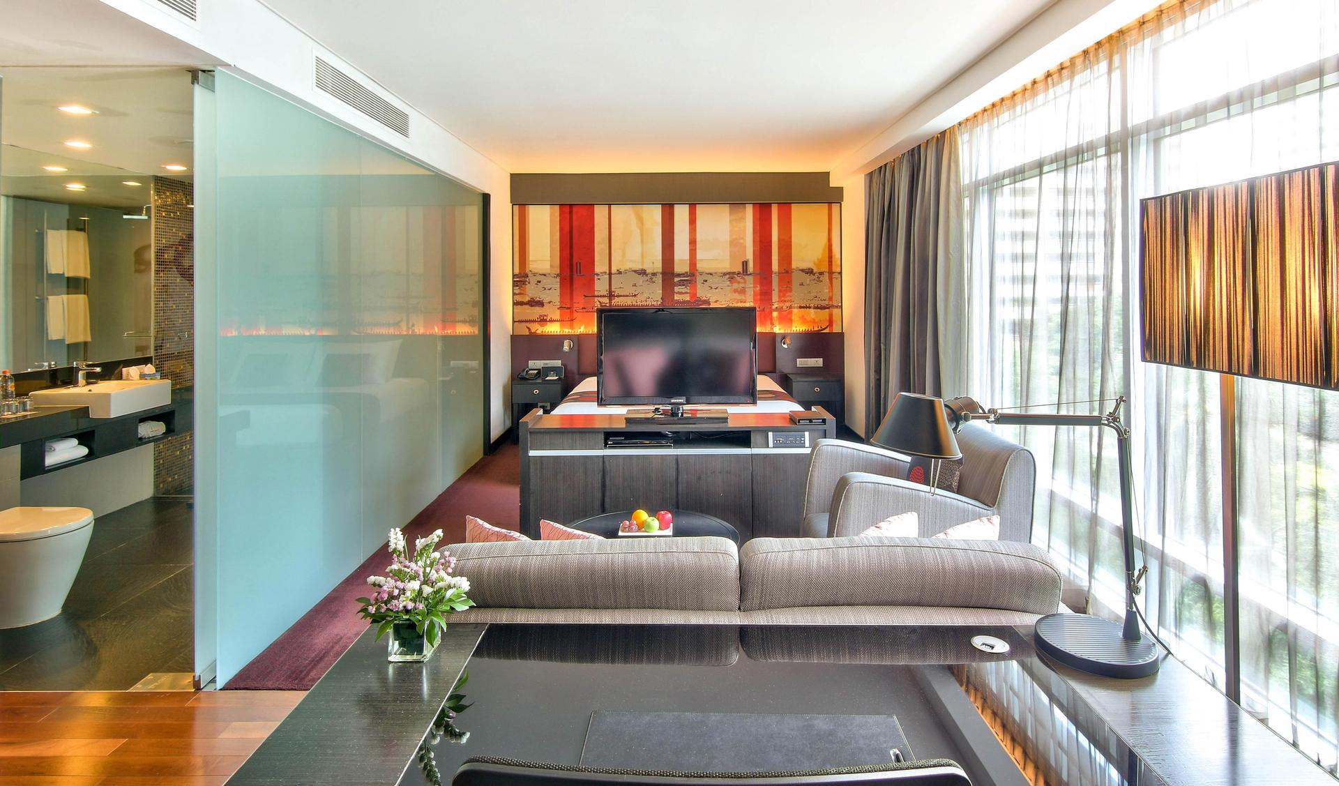 Lounge area and en suite in a hotel room in the Park Plaza Bangkok