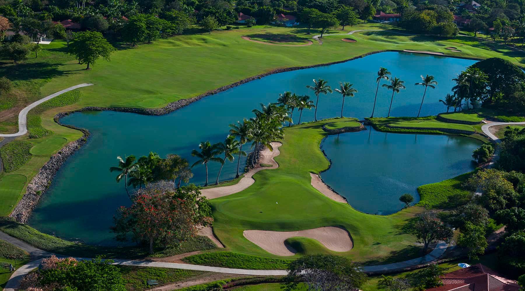 Overhead view of the course at Casa De Campo with a large water feature in the centre