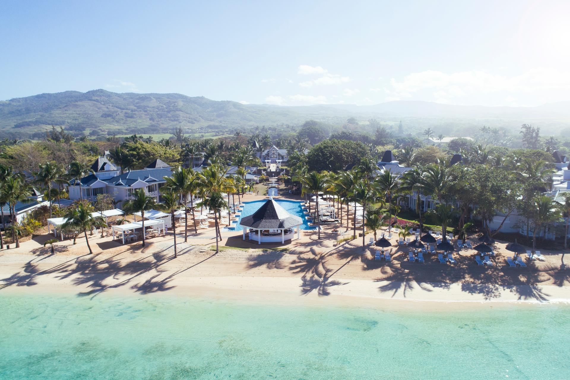 Overhead view of the Heritage Le Telfair Golf & Wellness Resort leading to the beach