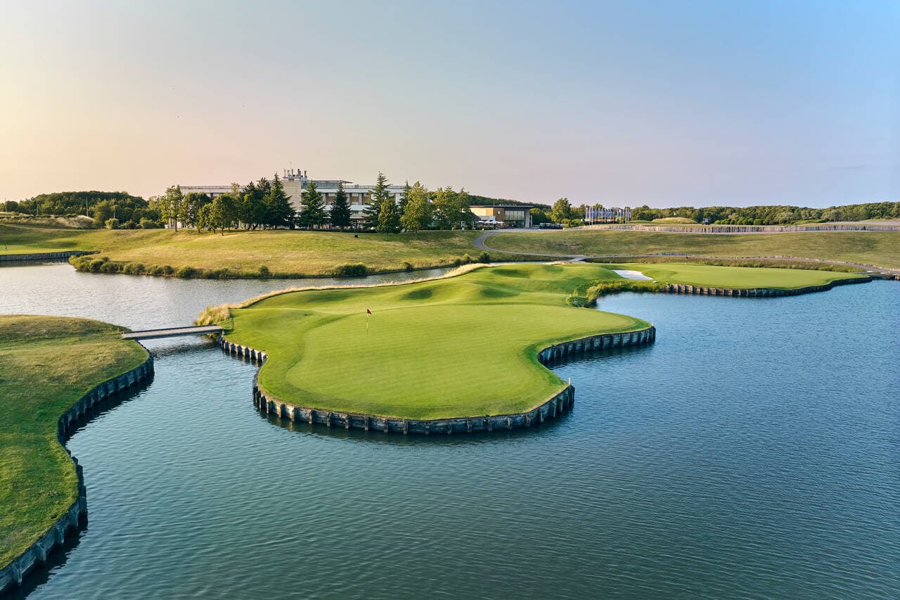 Island green on L'Albatros