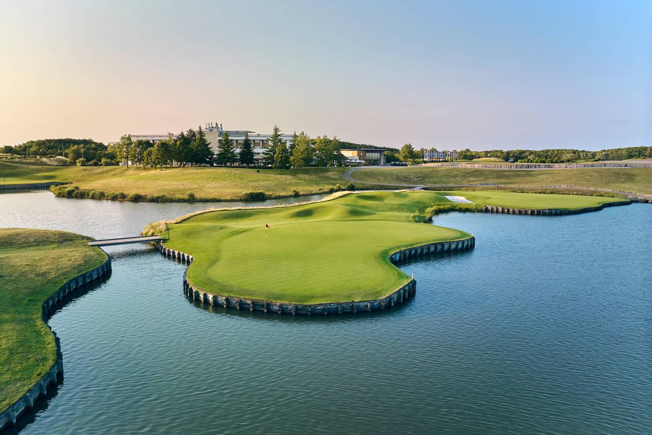 Island green on L'Albatros
