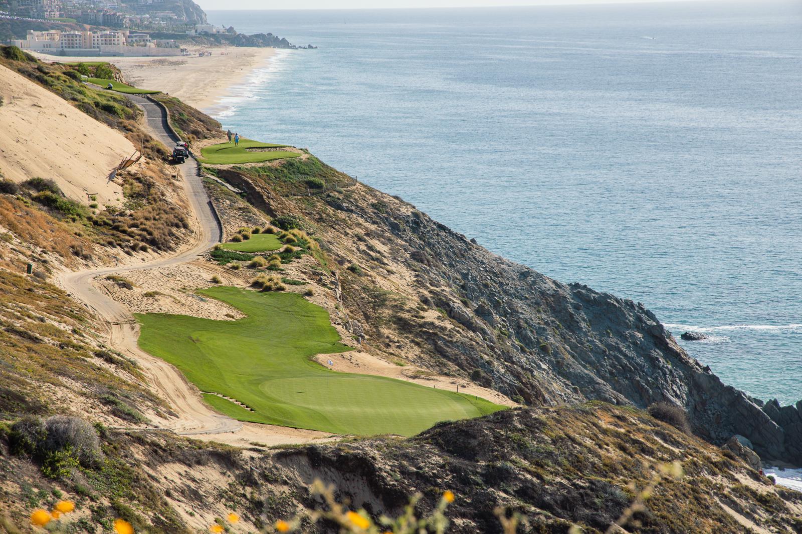 A smooth green placed on the edge of a mountainous course