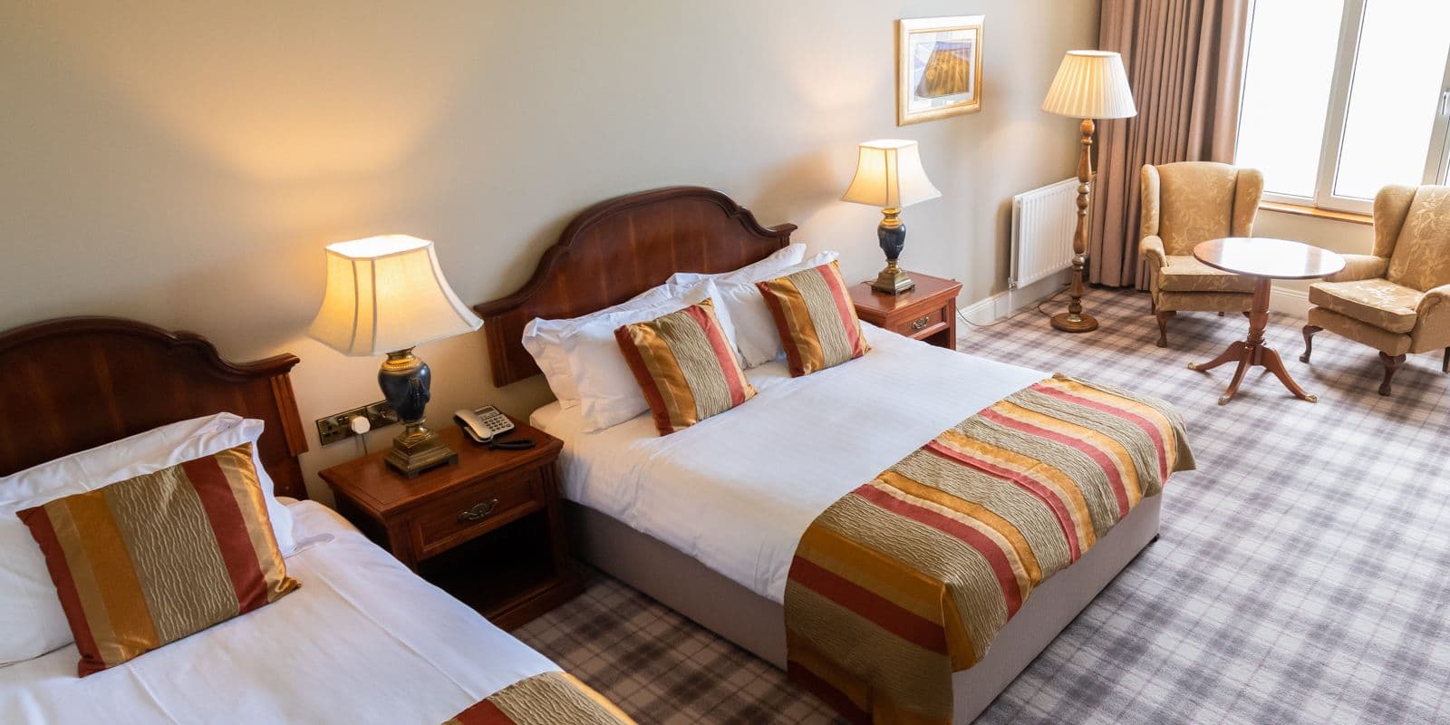 Double bed room with a homey feel to it and a seating area with table