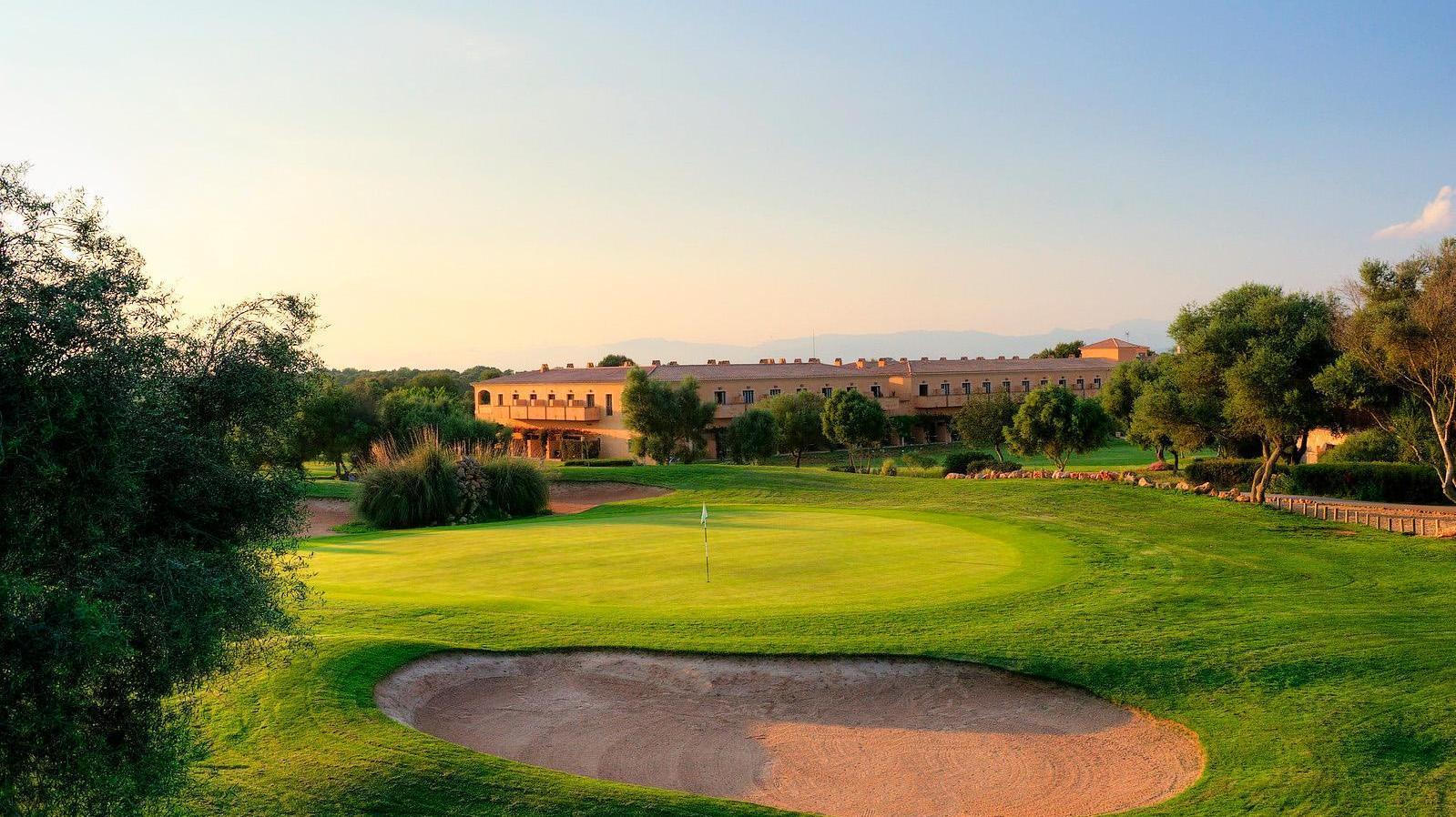 Green with bunker in front and Hacienda Son Antem behind