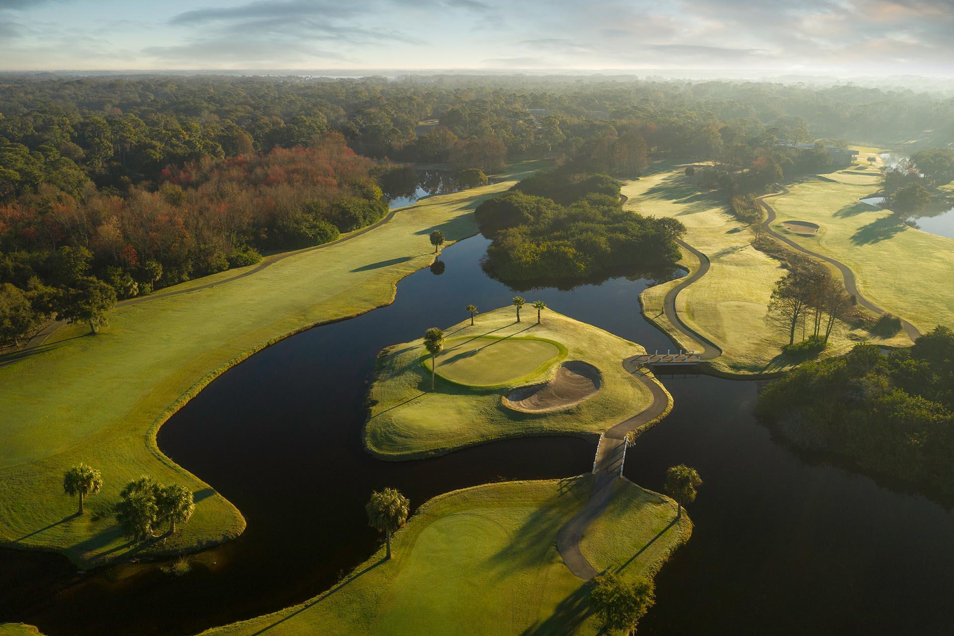 Overhead view of an island green with bridges to navigate the course